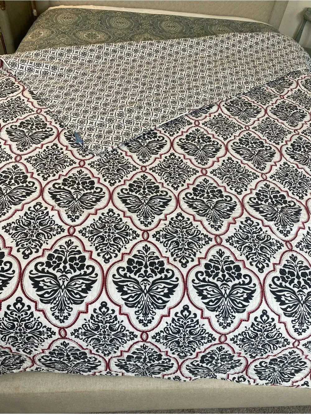 Cotton Damask Gothic Floral Quilt black red on white